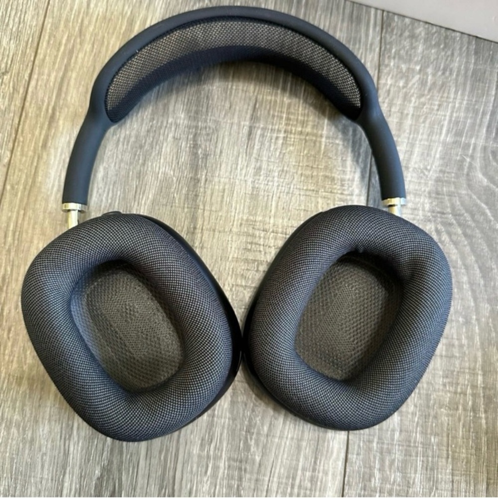 AirPod Max - Picture 2 of 3